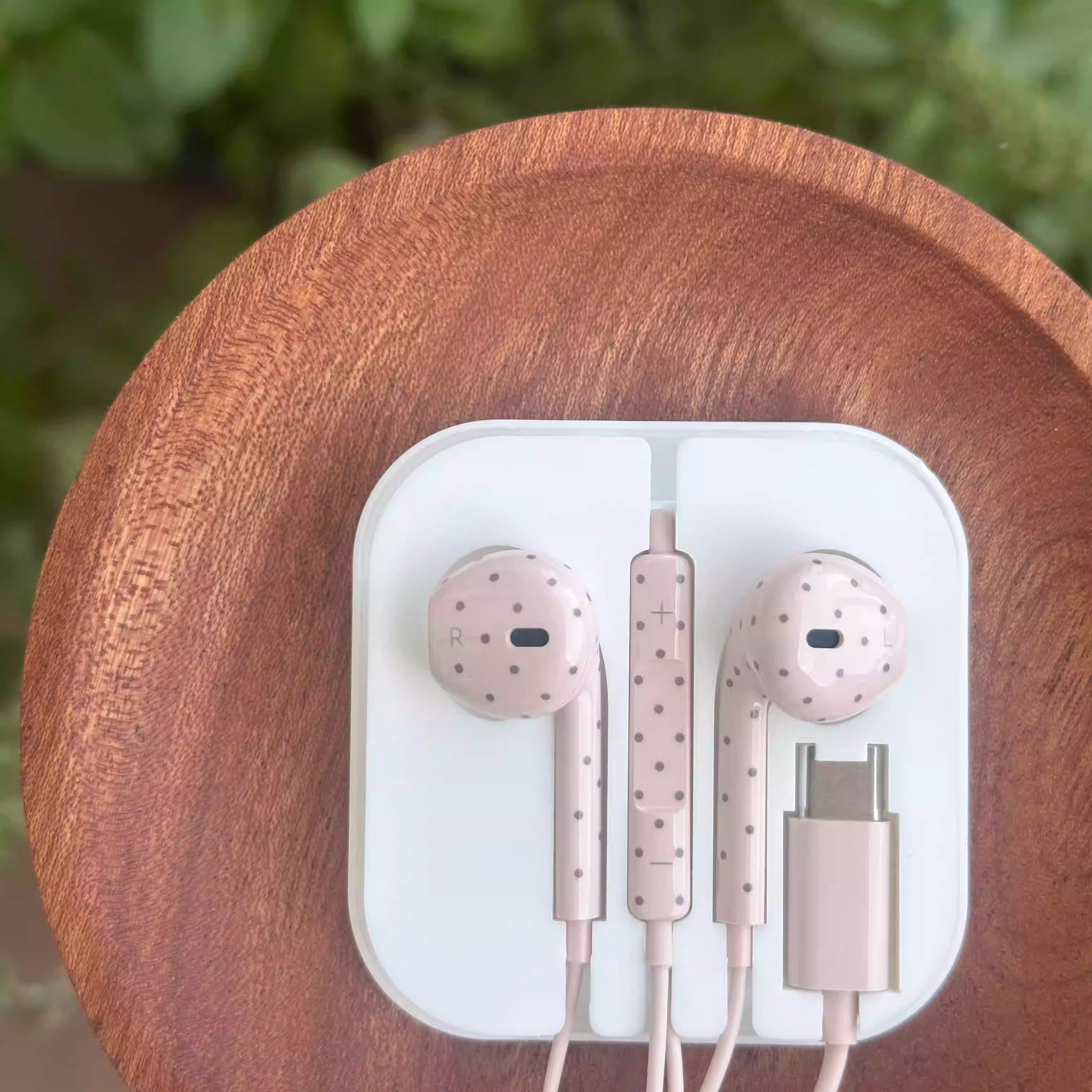 Polka dot wired headphones