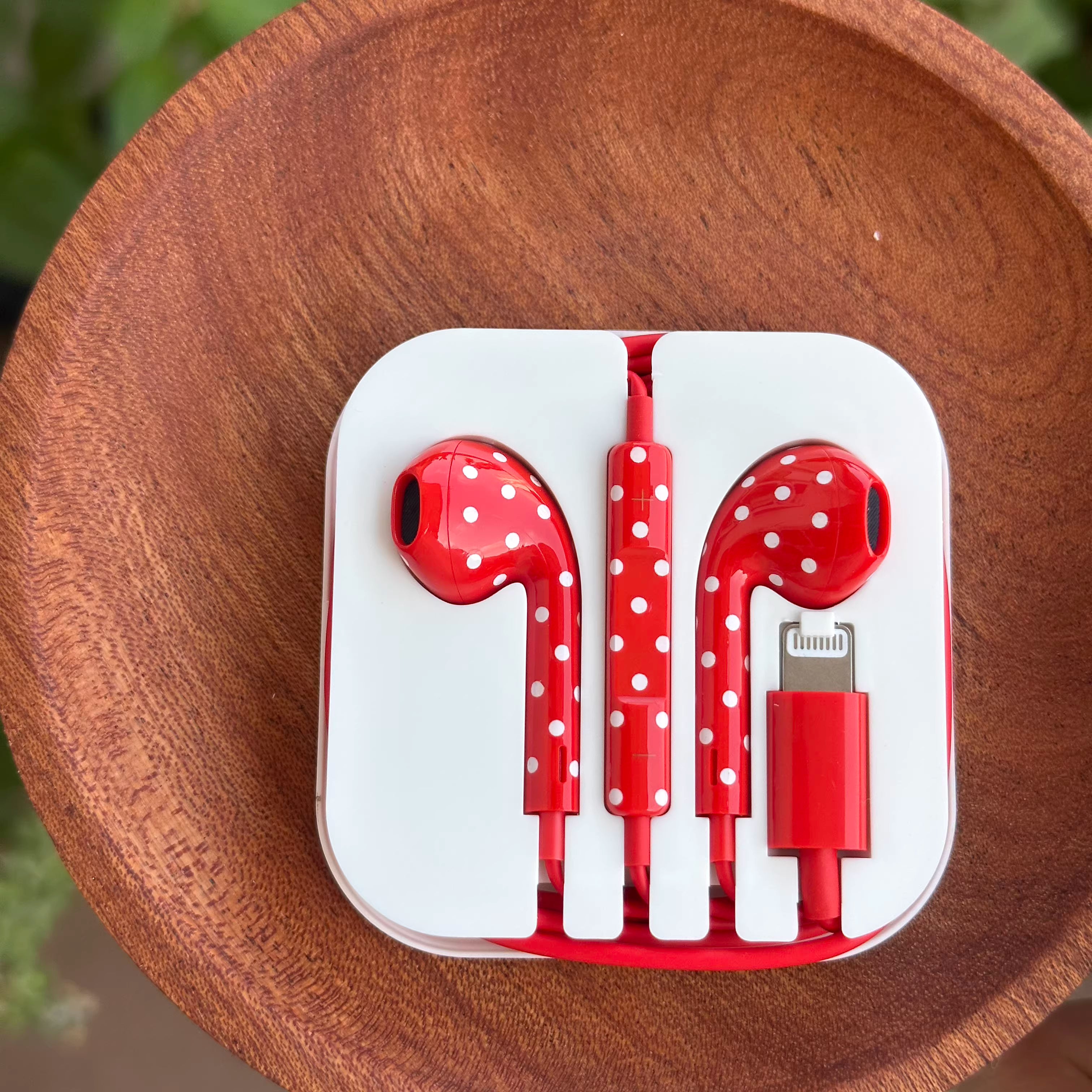 Polka dot wired headphones