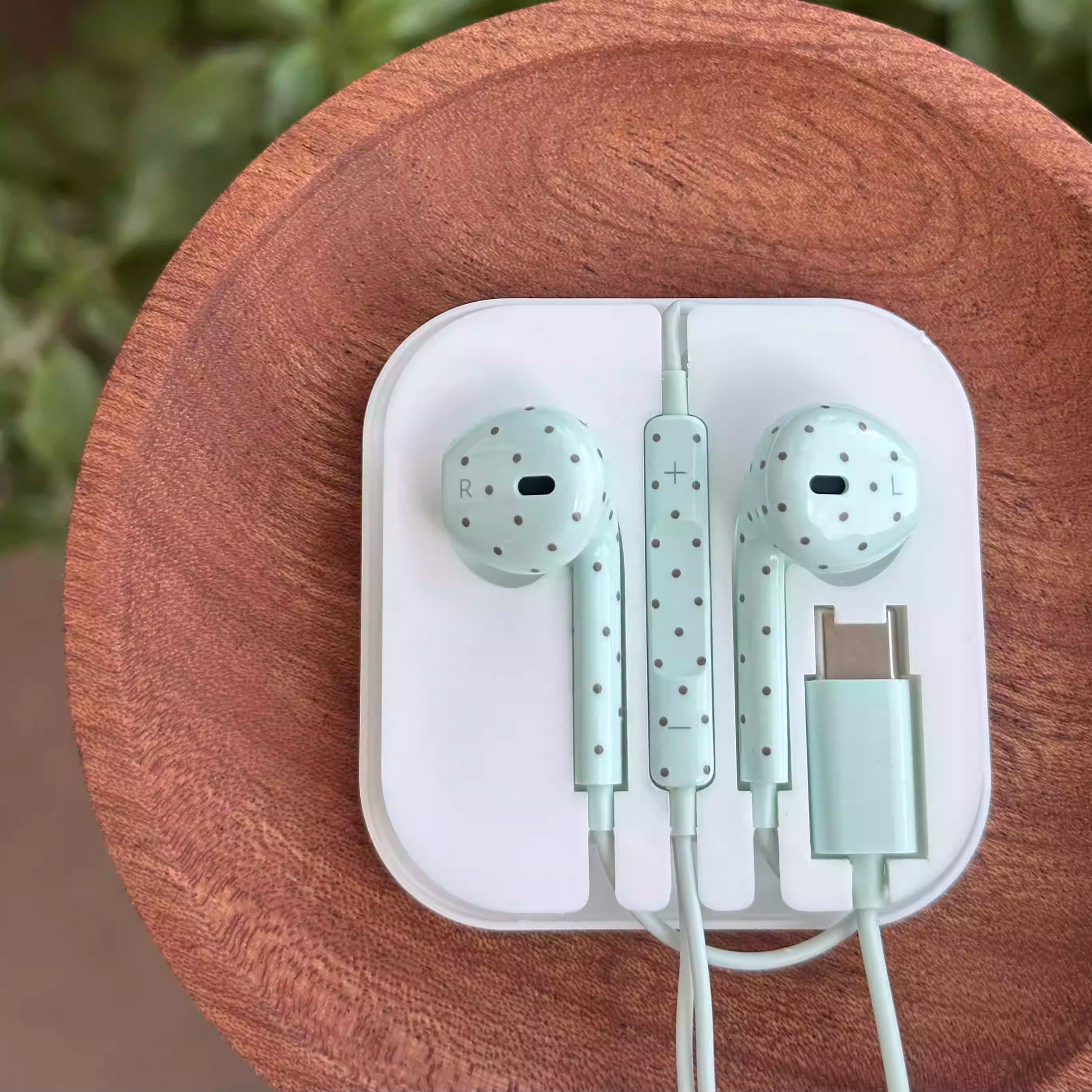 Polka dot wired headphones