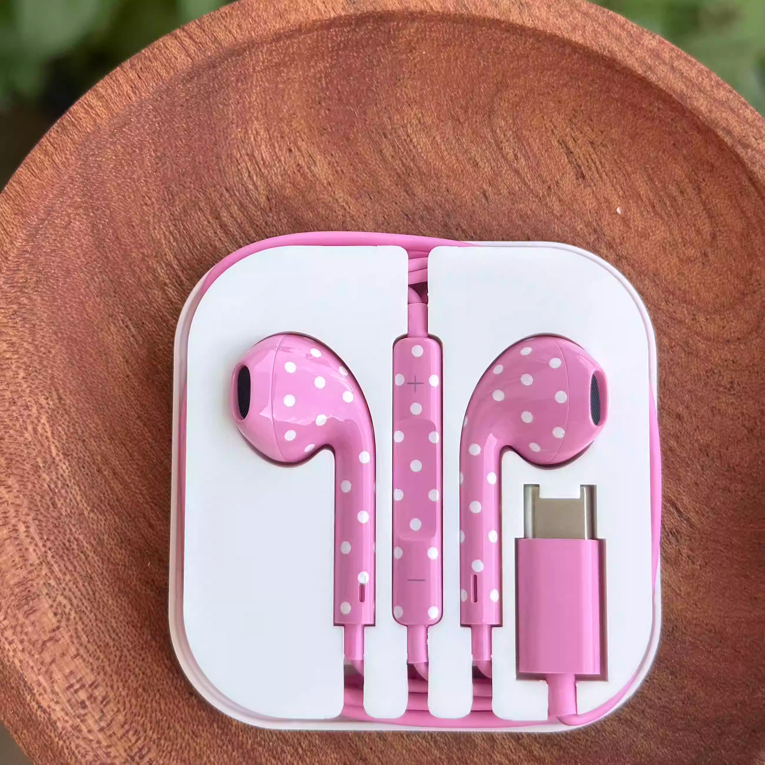 Polka dot wired headphones